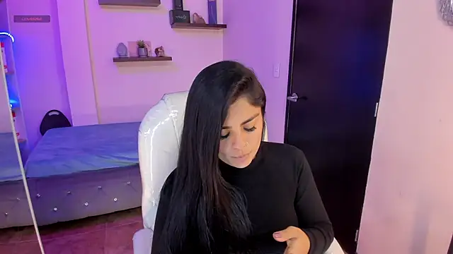 Snapshot of Catalinaa_martinez chatting on 12.17.24 Catalinaa martinez online show from 12.17.24