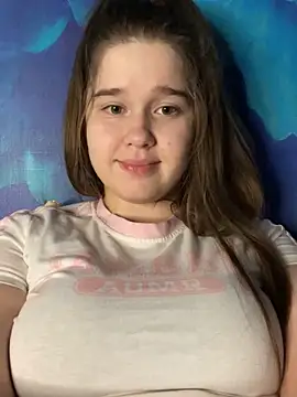 Snapshot of HornyGirlH chatting on 12.20.24 HornyGirlH online show from 12.20.24