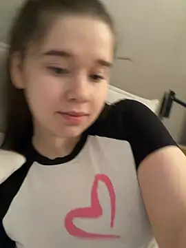 Snapshot of HornyGirlH chatting on 04.26.26 HornyGirlH online show from 04.26.26