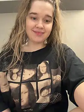 Snapshot of HornyGirlH chatting on 04.29.26 HornyGirlH online show from 04.29.26