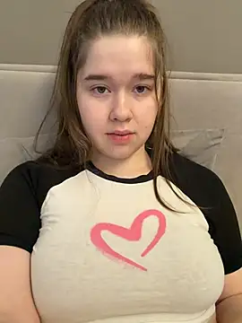 Snapshot of HornyGirlH chatting on 05.08.26 HornyGirlH online show from 05.08.26