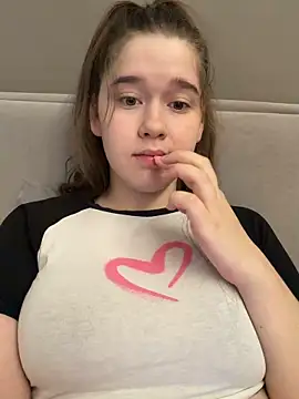 Snapshot of HornyGirlH chatting on 05.11.26 HornyGirlH online show from 05.11.26