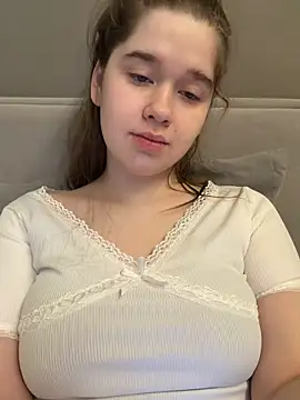 Snapshot of HornyGirlH chatting on 05.18.26 HornyGirlH online show from 05.18.26