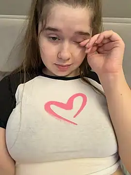 Snapshot of HornyGirlH chatting on 07.21.26 HornyGirlH online show from 07.21.26
