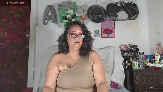 Snapshot of BiirdyDavis chatting on 10.29.25 BiirdyDavis online show from 10.29.25