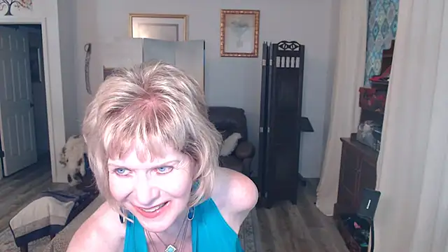 Snapshot of SindeeDix chatting on 05.30.26 SindeeDix online show from 05.30.26