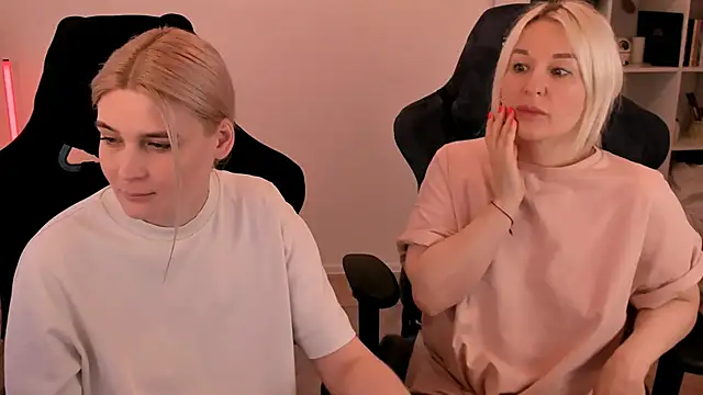 hotblonds online show from 03.08.25