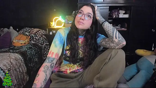 Snapshot of Lilmarieee chatting on 12.28.24 Lilmarieee online show from 12.28.24