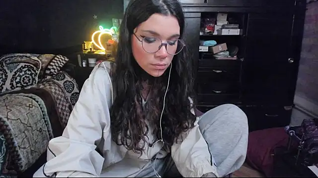 Snapshot of Lilmarieee chatting on 01.25.25 Lilmarieee online show from 01.25.25