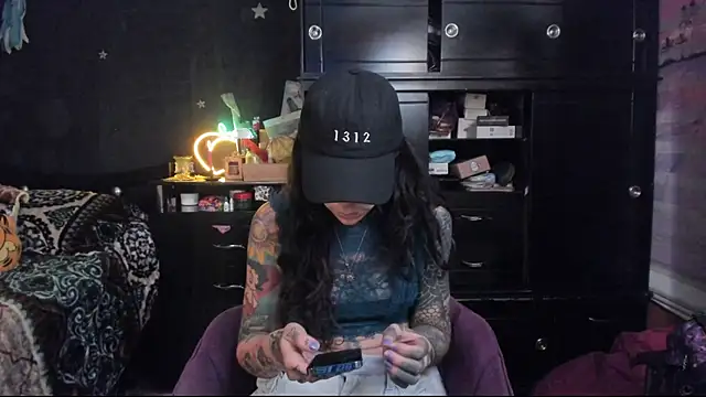 Snapshot of Lilmarieee chatting on 01.25.25 Lilmarieee online show from 01.25.25