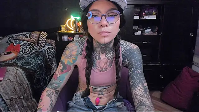 Snapshot of Lilmarieee chatting on 02.05.25 Lilmarieee online show from 02.05.25