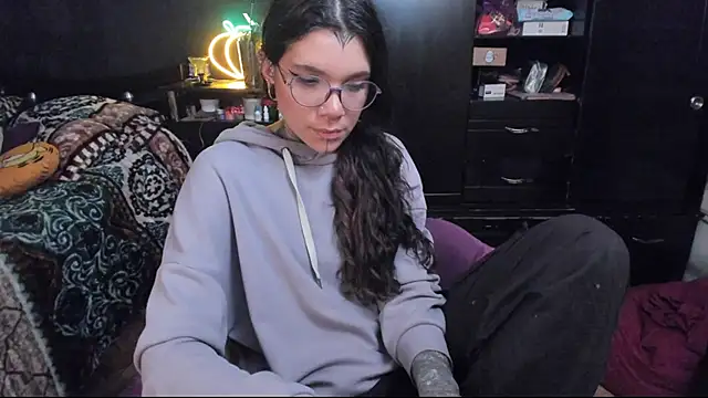 Snapshot of Lilmarieee chatting on 02.15.25 Lilmarieee online show from 02.15.25