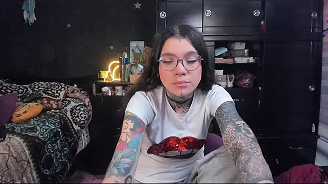 Snapshot of Lilmarieee chatting on 03.05.25 Lilmarieee online show from 03.05.25