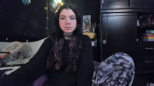 Snapshot of Lilmarieee chatting on 11.11.25 Lilmarieee online show from 11.11.25