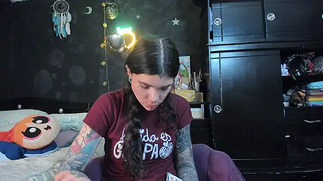 Snapshot of Lilmarieee chatting on 11.18.25 Lilmarieee online show from 11.18.25