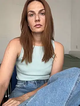 Snapshot of BritneyHall chatting on 06.26.26 BritneyHall online show from 06.26.26