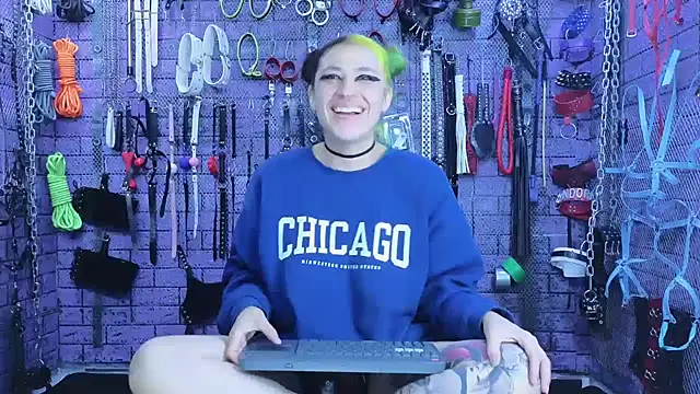 Snapshot of PANDORANEZZ chatting on 02.09.25 PANDORANEZZ online show from 02.09.25