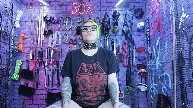 Snapshot of PANDORANEZZ chatting on 02.14.25 PANDORANEZZ online show from 02.14.25