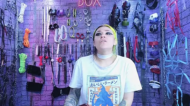 Snapshot of PANDORANEZZ chatting on 02.20.25 PANDORANEZZ online show from 02.20.25