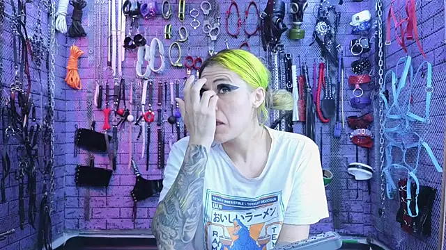 Snapshot of PANDORANEZZ chatting on 02.25.25 PANDORANEZZ online show from 02.25.25