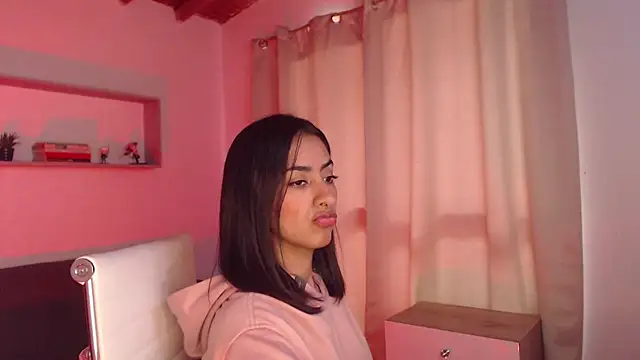 Snapshot of Brown_skin11 chatting on 12.21.24 Brown skin11 online show from 12.21.24