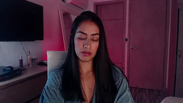 Snapshot of Brown_skin11 chatting on 10.17.25 Brown skin11 online show from 10.17.25