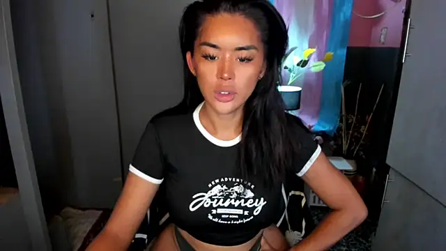 Snapshot of QuiinMollyXxX chatting on 04.26.26 QuiinMollyXxX online show from 04.26.26