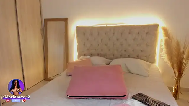 Snapshot of mariam_hill chatting on 09.27.25 mariam hill online show from 09.27.25