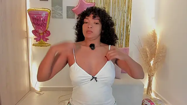 Snapshot of mariam_hill chatting on 05.15.26 mariam hill online show from 05.15.26