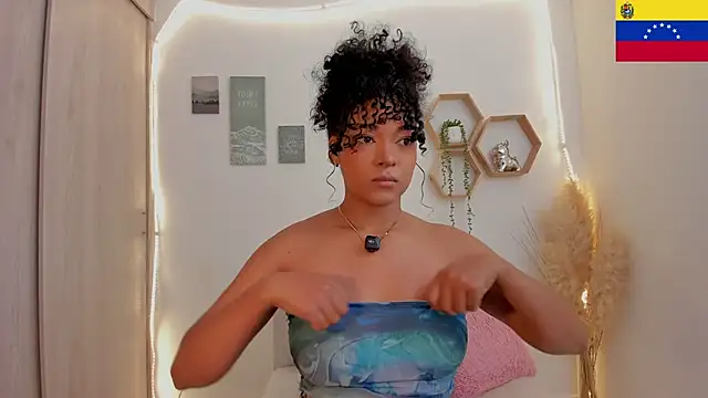 Snapshot of mariam_hill chatting on 06.30.26 mariam hill online show from 06.30.26