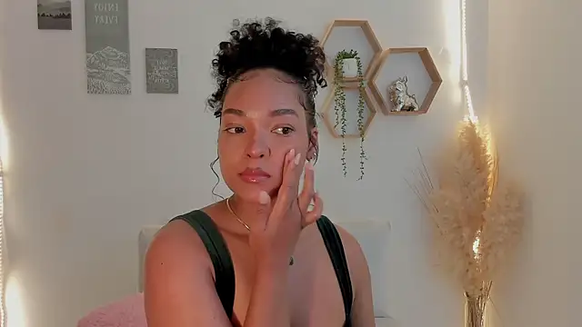 Snapshot of mariam_hill chatting on 07.06.26 mariam hill online show from 07.06.26