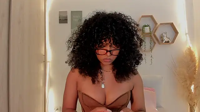Snapshot of mariam_hill chatting on 07.11.26 mariam hill online show from 07.11.26