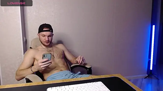 Snapshot of Toress1 chatting on 02.19.25 Toress1 online show from 02.19.25