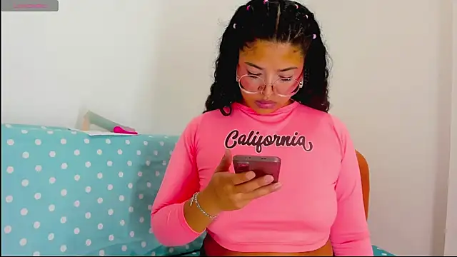 Snapshot of moana_taylor chatting on 04.06.26 moana taylor online show from 04.06.26