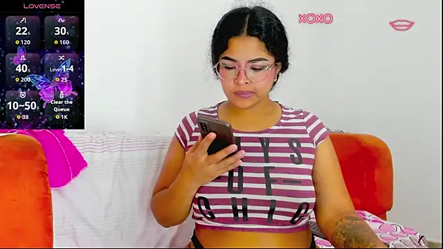 Snapshot of moana_taylor chatting on 04.10.26 moana taylor online show from 04.10.26