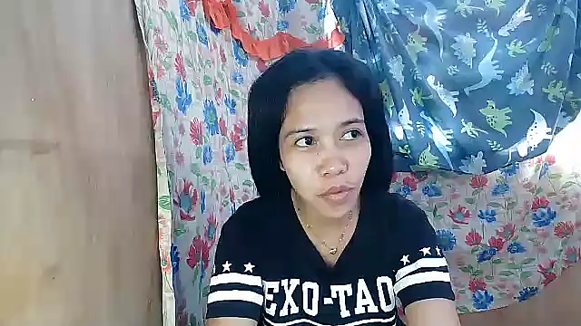 Snapshot of PinaySkinnyGirl chatting on 02.21.26 PinaySkinnyGirl online show from 02.21.26