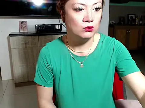Snapshot of cum2mama chatting on 05.03.26 cum2mama online show from 05.03.26