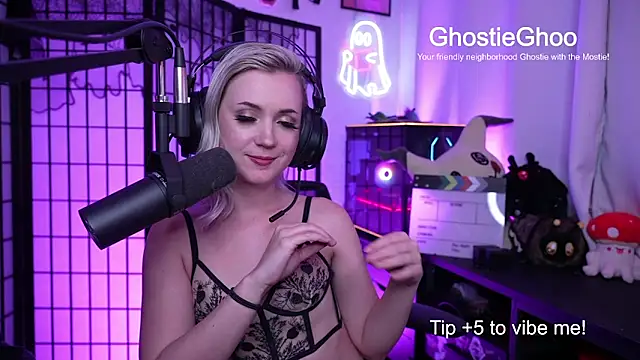Snapshot of GhostieGhoo chatting on 05.21.26 GhostieGhoo online show from 05.21.26