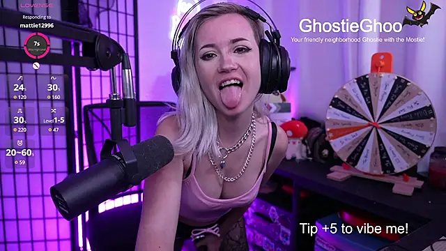 Snapshot of GhostieGhoo chatting on 06.11.26 GhostieGhoo online show from 06.11.26