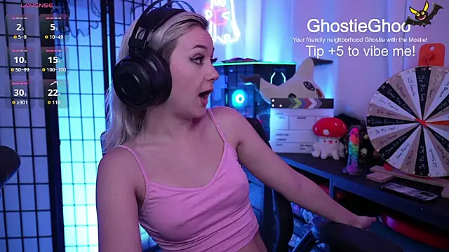 Snapshot of GhostieGhoo chatting on 06.12.26 GhostieGhoo online show from 06.12.26