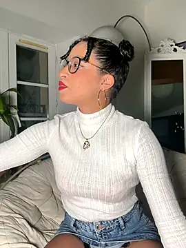 Lauyako online show from 10.11.25