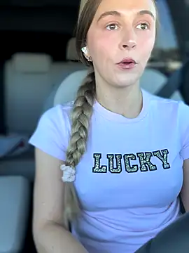 Snapshot of lunagirl13 chatting on 09.24.25 lunagirl13 online show from 09.24.25