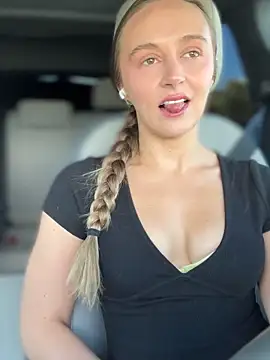 Snapshot of lunagirl13 chatting on 10.03.25 lunagirl13 online show from 10.03.25