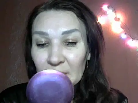 PrettyAndWild online show from 12.13.24