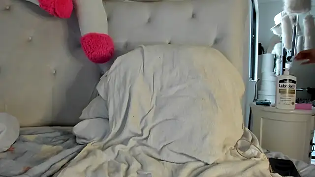 Snapshot of Burlesque_XlX chatting on 09.15.25 Burlesque XlX online show from 09.15.25