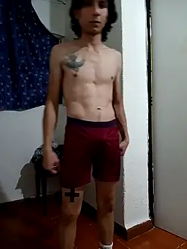 Snapshot of Latinopervs chatting on 02.13.25 Latinopervs online show from 02.13.25