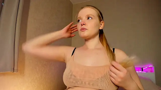 Snapshot of Ssweet_annie chatting on 10.19.25 Ssweet annie online show from 10.19.25