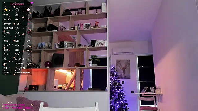 Snapshot of _alleyesonme_ chatting on 01.09.25 alleyesonme online show from 01.09.25