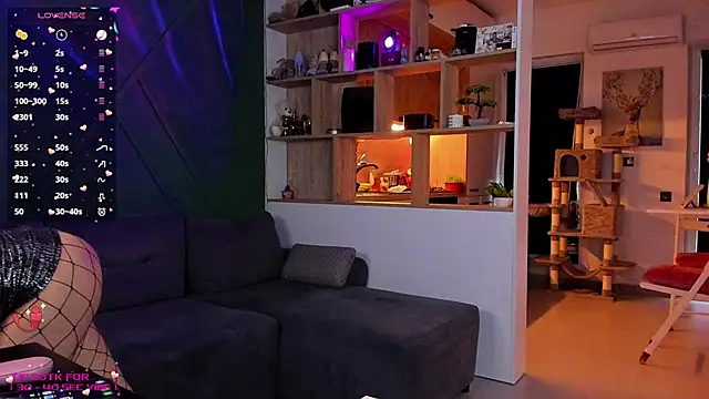 Snapshot of _alleyesonme_ chatting on 02.01.25 alleyesonme online show from 02.01.25