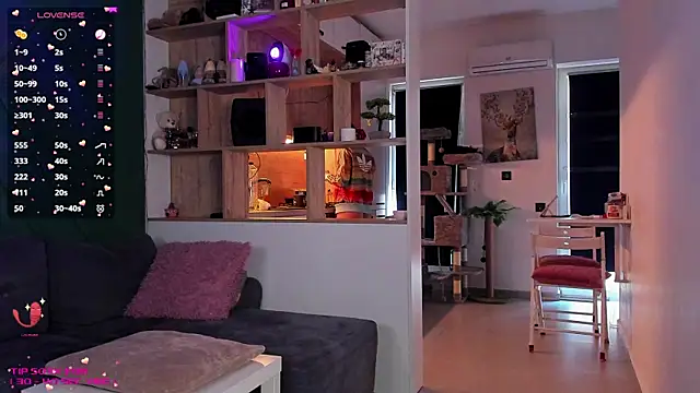 Snapshot of _alleyesonme_ chatting on 02.12.25 alleyesonme online show from 02.12.25